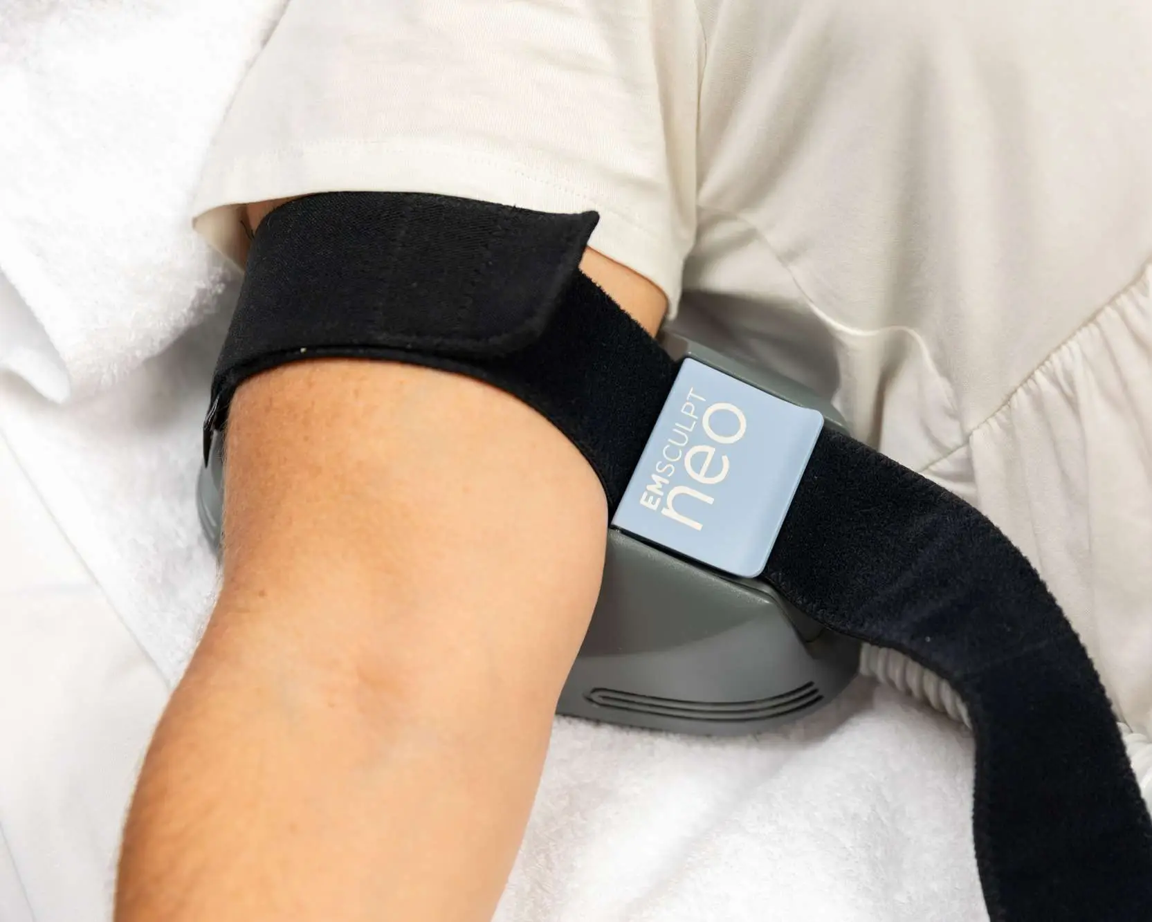 Emsculpt Neo for arms muscle building and fat reduction treatment at Allurant Medical Spa